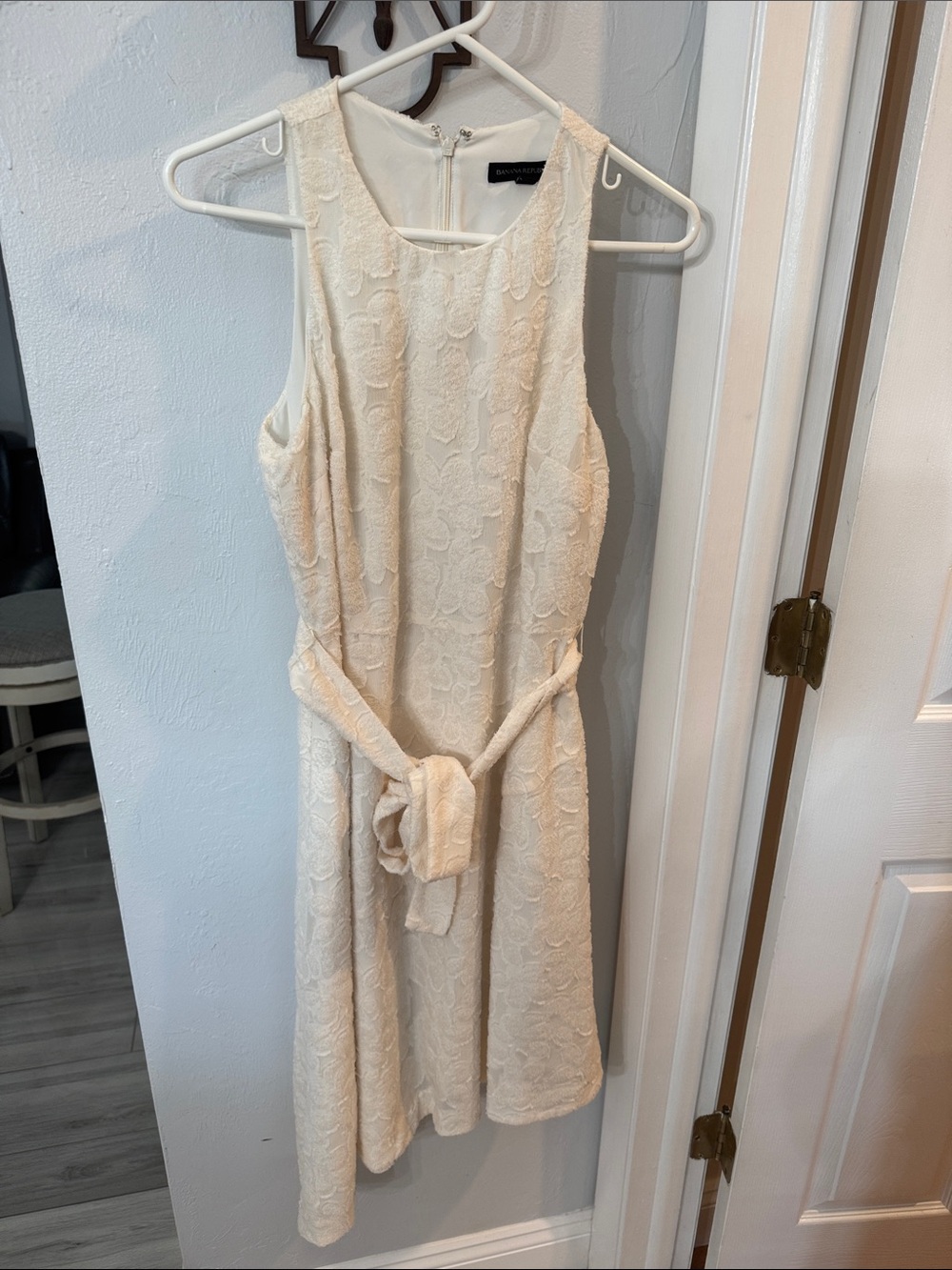 Banana Republic Cream Sleeveless Textured Belted Dress